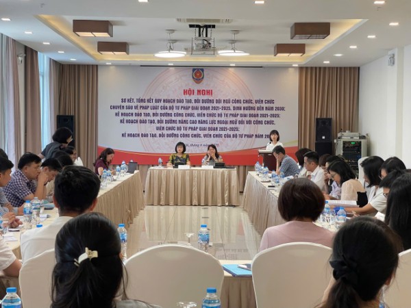 Hội thảo sơ kết, tổng kết các kế hoạch, đề án về đào tạo, bồi dưỡng công chức, viên chức Bộ Tư pháp